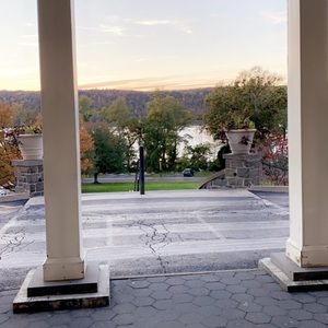 Meet your Posher, Monserrat